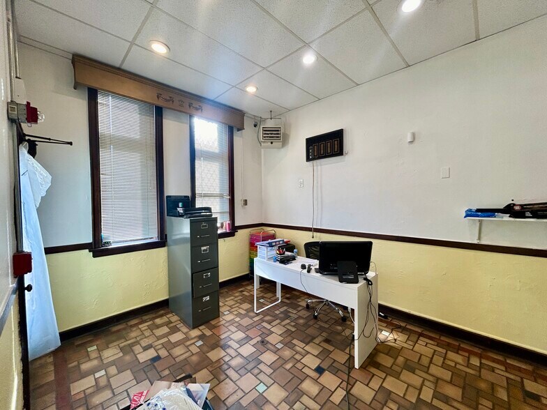 More Photos Of 2324 W 111th St, Chicago Apartments For Lease