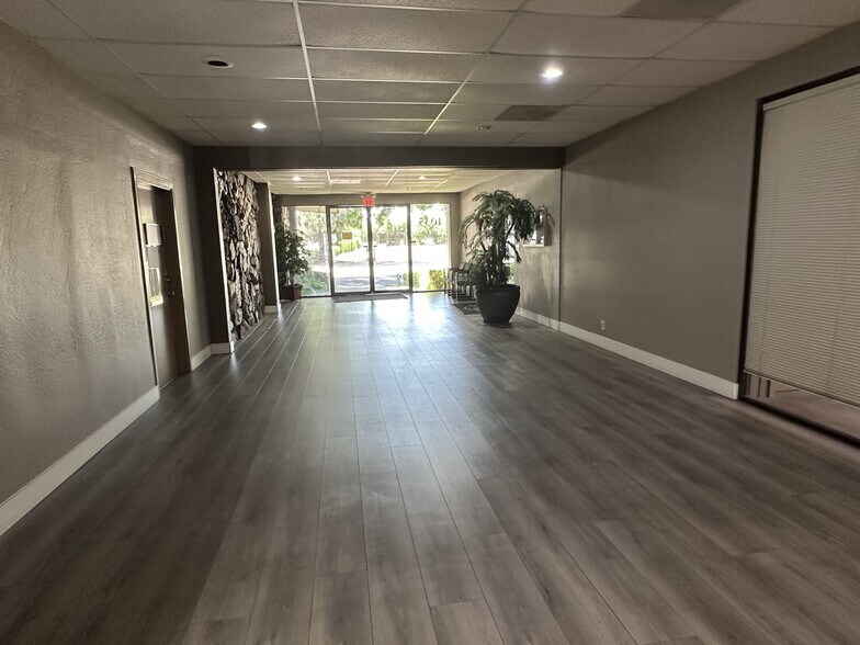 More Photos Of 1035 W Robinhood Dr, Stockton Office For Lease