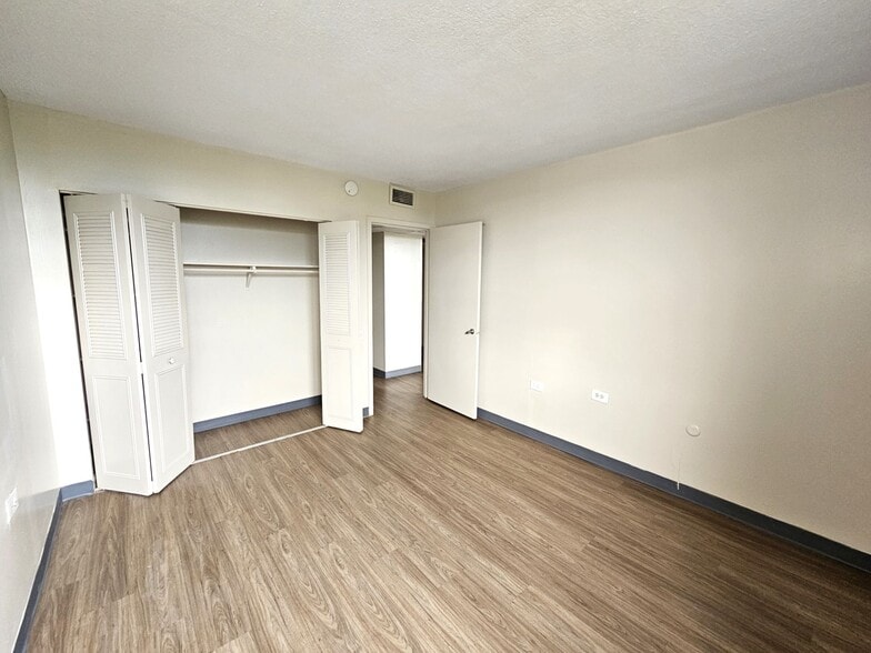 More Photos Of 489 W State St, Trenton Apartments For Lease