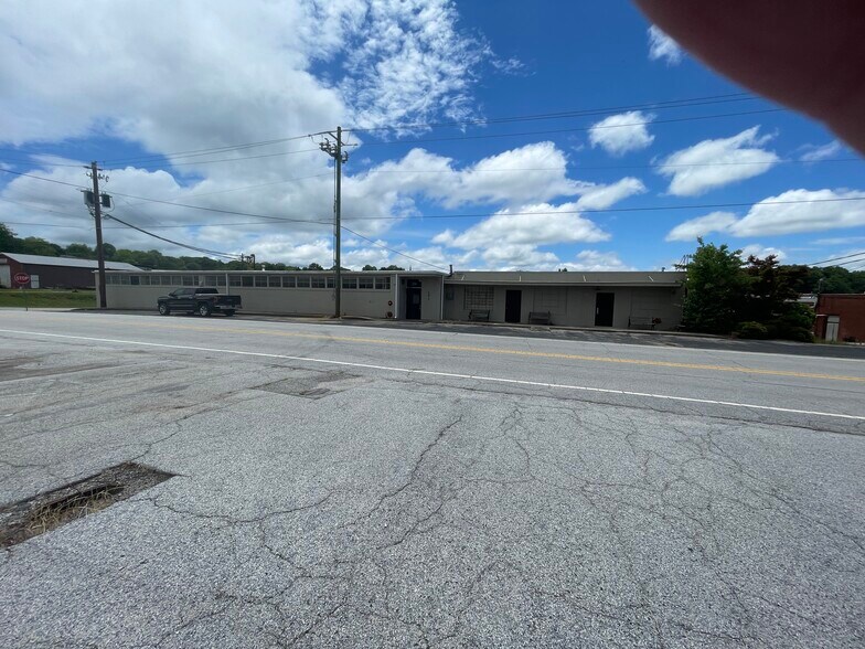 Primary Photo Of 482 Chattahoochee St, Cornelia Warehouse For Sale