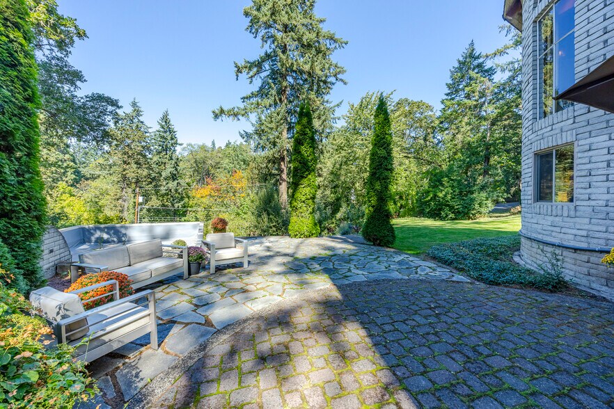 More Photos Of 1820 E 28th Ave, Eugene Multifamily For Sale