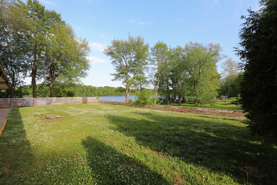 More Photos Of 669 Broadway, Ulster Park Hotel For Sale