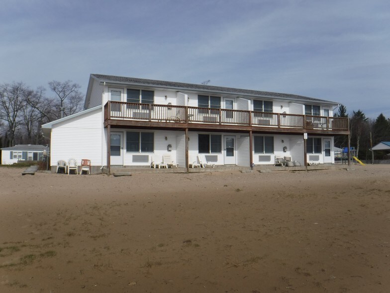 More Photos Of 4497 S US Highway 23, Greenbush Hotel For Sale