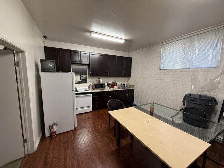 More Photos Of 965 Venice Blvd, Los Angeles Warehouse For Lease