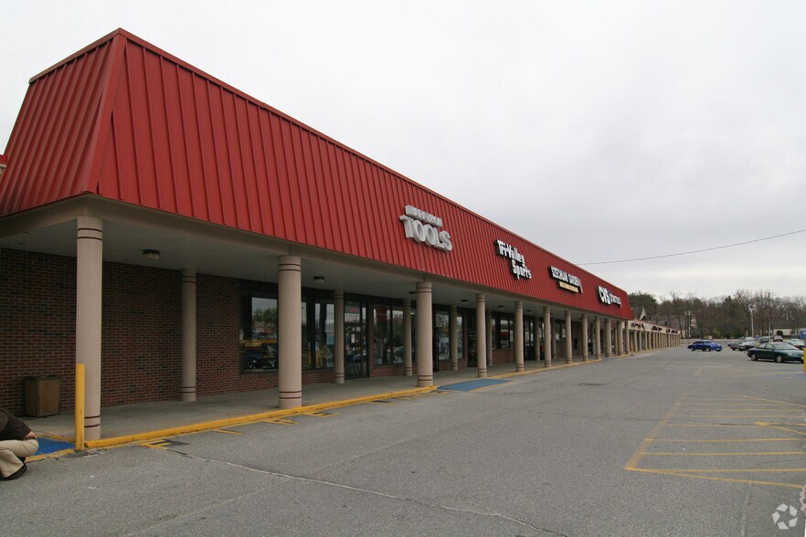 More Photos Of 98-116 Main St, Medway Unknown For Lease