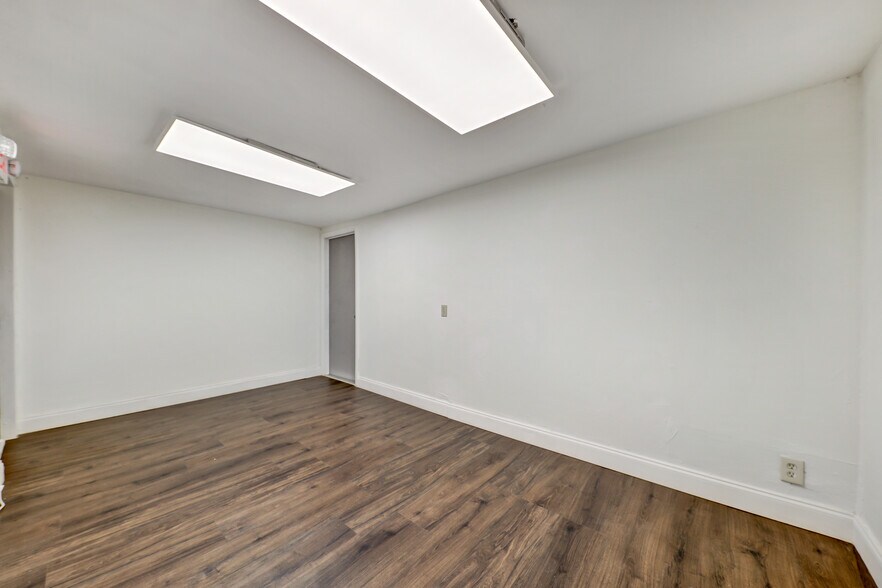 More Photos Of 1840-1862 NW 29th St, Oakland Park Warehouse For Lease