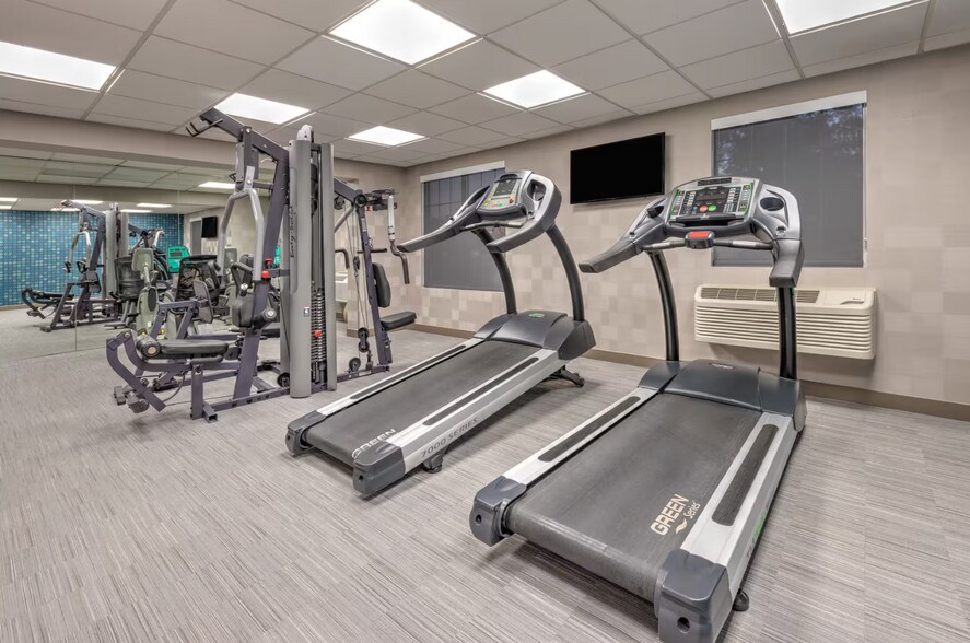 More Photos Of 4850 W John Carpenter Fwy, Irving Hotel For Sale