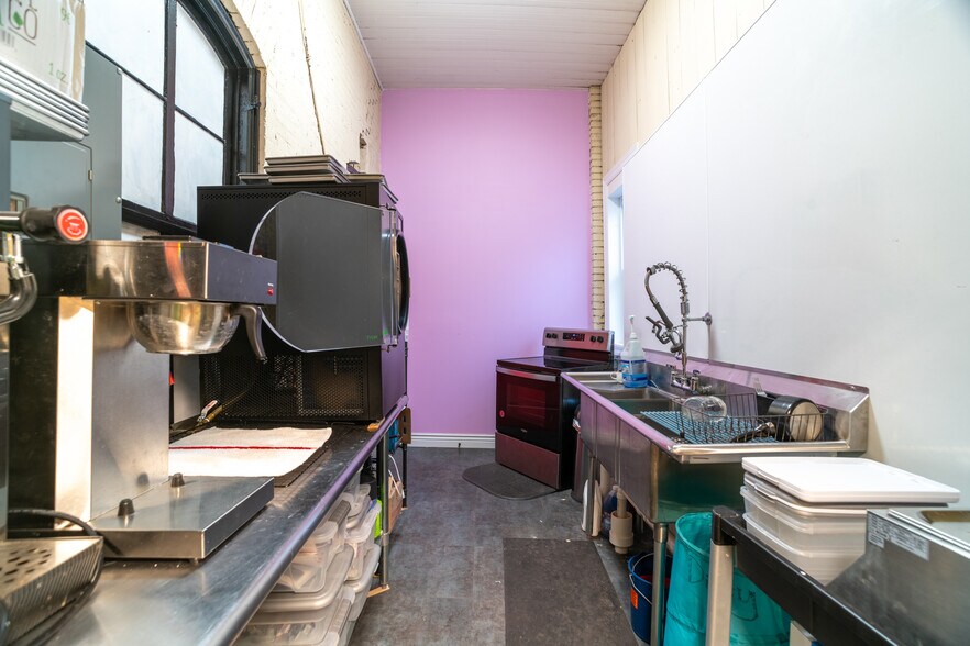 More Photos Of 217 W Main St, Washington General Retail For Sale