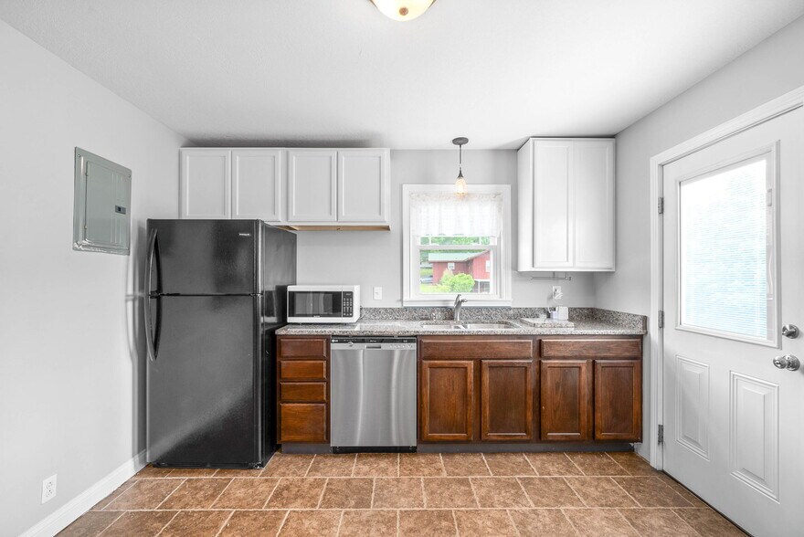 More Photos Of 1662 Golf Club Ln, Clarksville Office For Sale