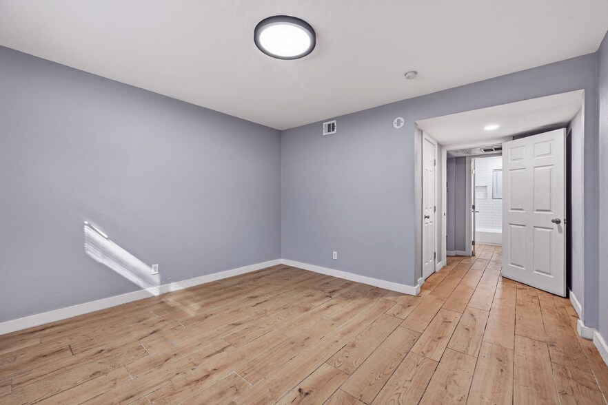 More Photos Of 220 S Jupiter Rd, Garland Apartments For Sale