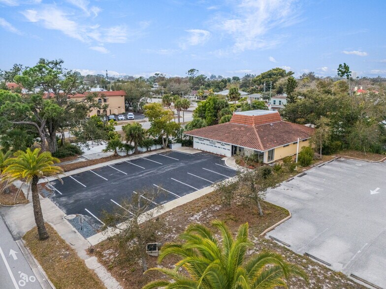 More Photos Of 540 Nokomis Ave S, Venice Medical For Sale