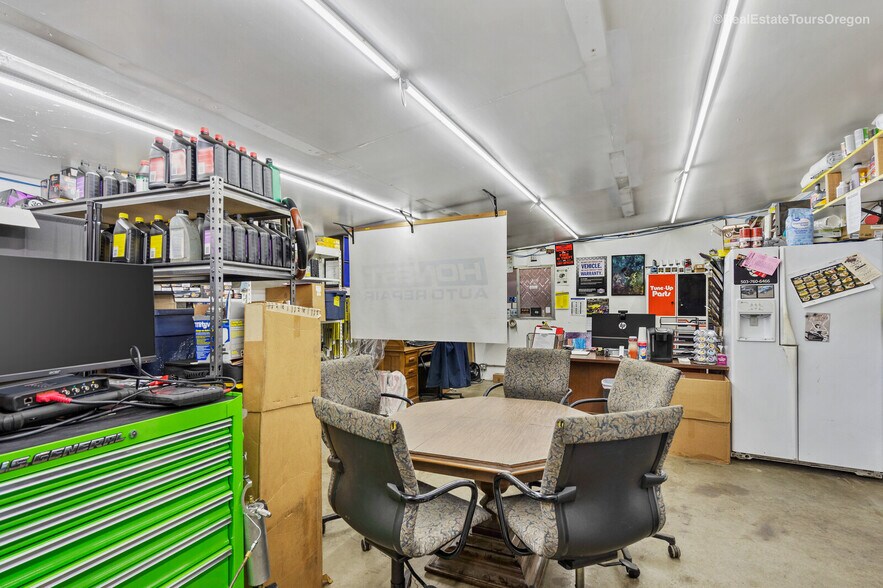 More Photos Of 104 NE 80th Ave, Portland Warehouse For Sale