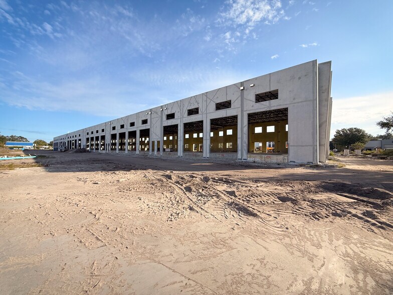 More Photos Of 3929 Pipkin Rd, Lakeland Warehouse For Lease