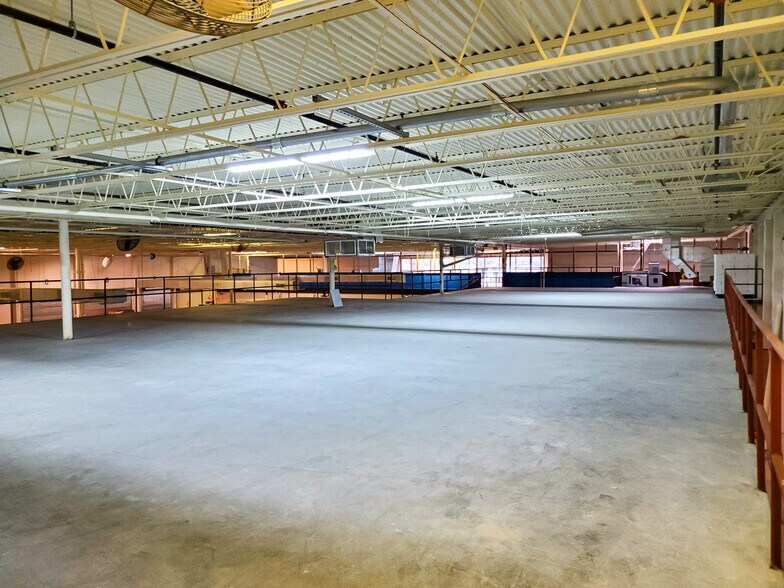More Photos Of 12105 N 28th St, Saint Petersburg Warehouse For Sale