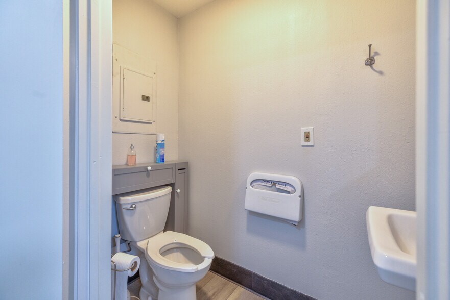 More Photos Of 16336 Whittier Blvd, Whittier Medical For Sale