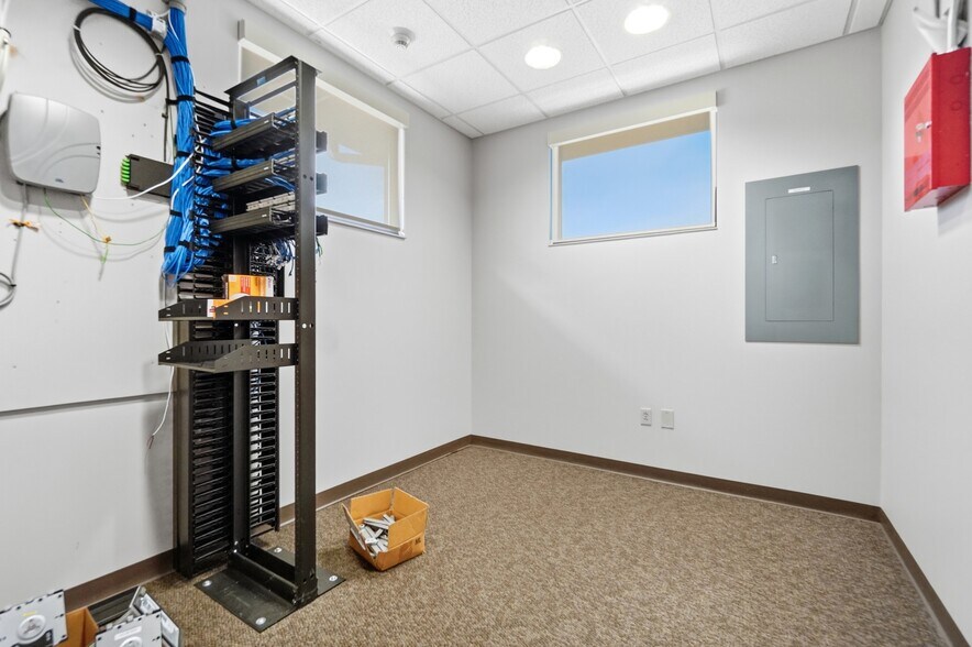 More Photos Of 375 N Eastown Rd, Lima Medical For Lease