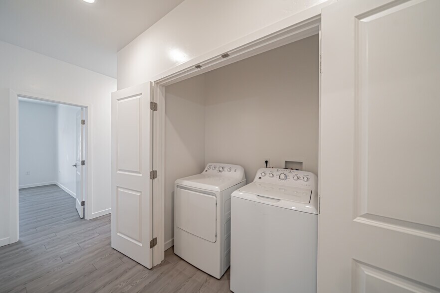 More Photos Of 1590 Bower Dr, Idaho Falls Apartments For Sale