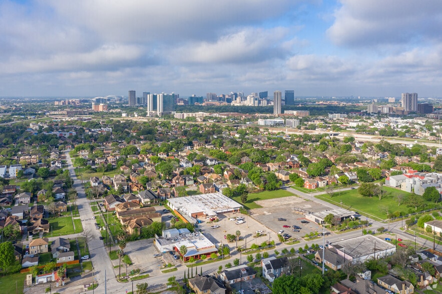 More Photos Of 2616 Blodgett St, Houston Office For Lease