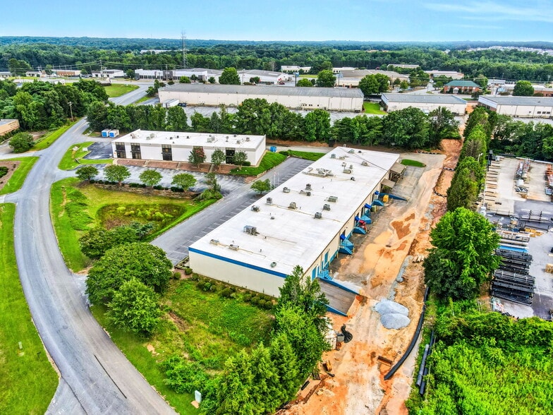 More Photos Of 135 Interstate Blvd, Greenville Flex For Lease