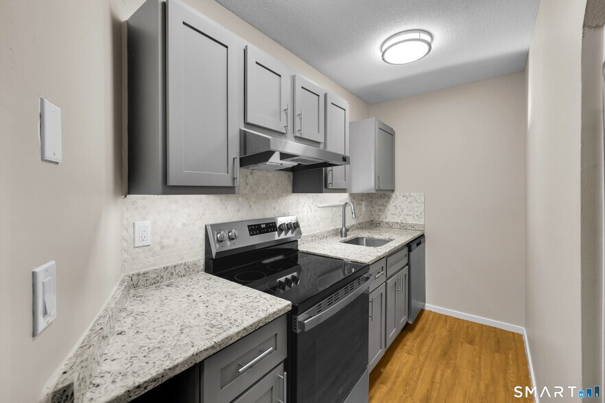 More Photos Of 5 Brookside Ln, Woodstock Apartments For Sale