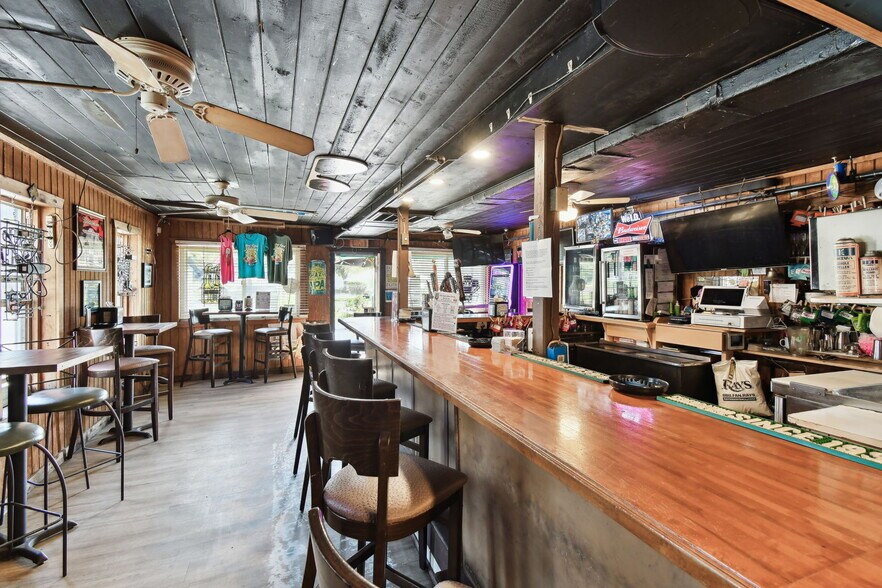 More Photos Of 3007 6th St S, Saint Petersburg Bar For Sale