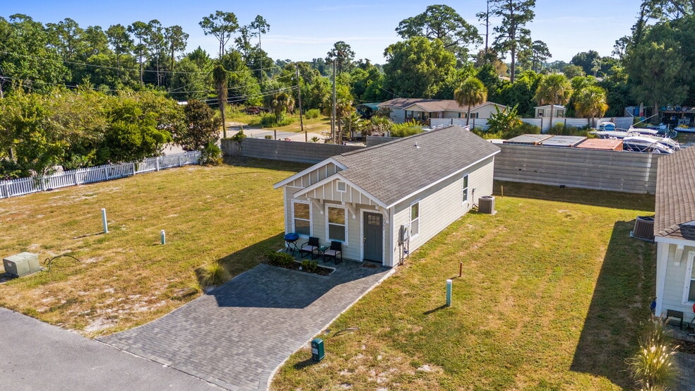 More Photos Of 2906 Sarah Jean Ct, Panama City Manufactured Housing Mobile Home Park For Sale