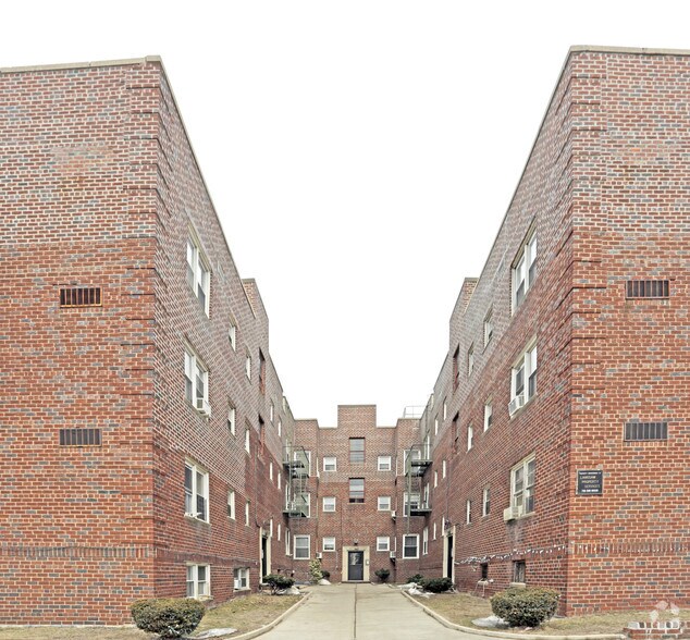 More Photos Of 13301 Booth Memorial Ave, Flushing Apartments For Sale