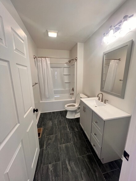 More Photos Of 2111 Ogletown Rd, Newark Warehouse For Sale