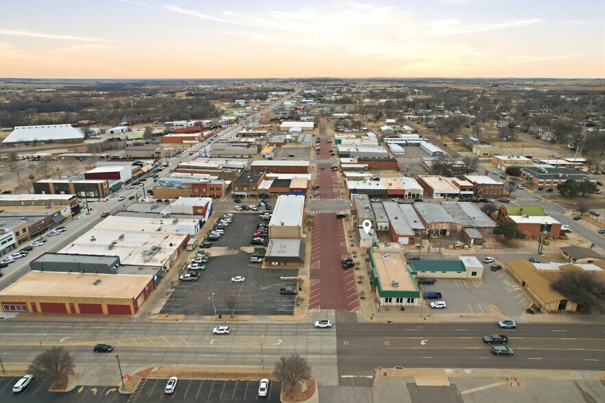 More Photos Of 115 N Jefferson Ave, Elk City Office For Sale