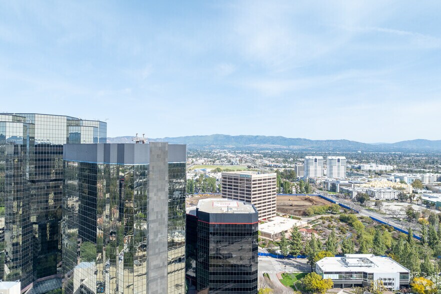 More Photos Of 21550 Oxnard St, Woodland Hills Office For Lease