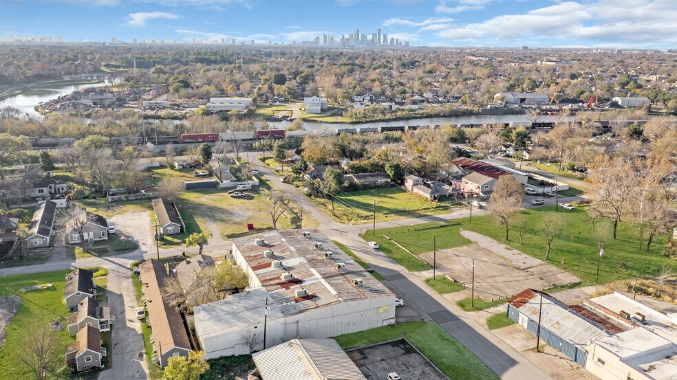 More Photos Of 8012 Endor, Houston Warehouse For Lease