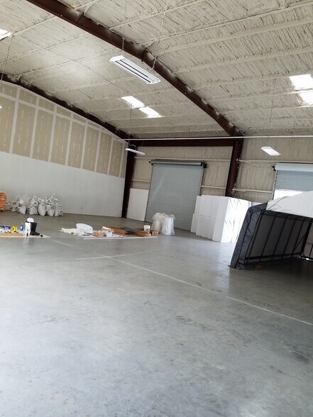 More Photos Of 12130 Antoine Dr, Houston Warehouse For Lease