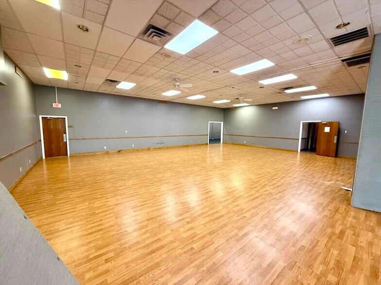 More Photos Of 3548 Western Ave, Connersville Mixed Retail For Sale