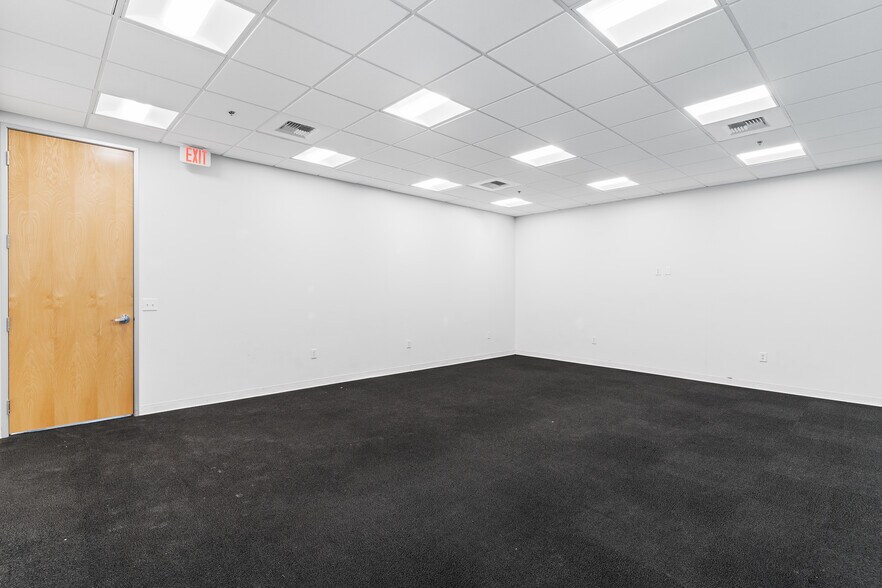 More Photos Of 7255 S Tenaya Way, Las Vegas Office Residential For Lease