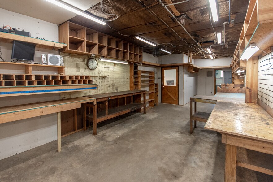 More Photos Of 535 W Main St, Franklin Specialty For Sale