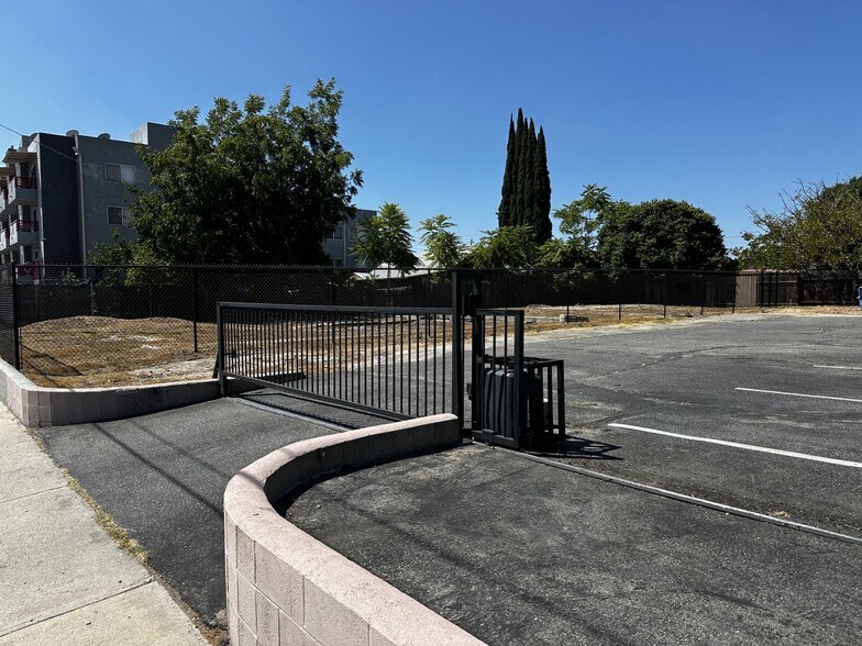 More Photos Of 7539 N Hollywood Way, Burbank Apartments For Sale