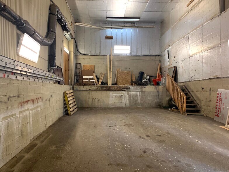 More Photos Of 4212 Airport Rd, Cincinnati Flex For Lease