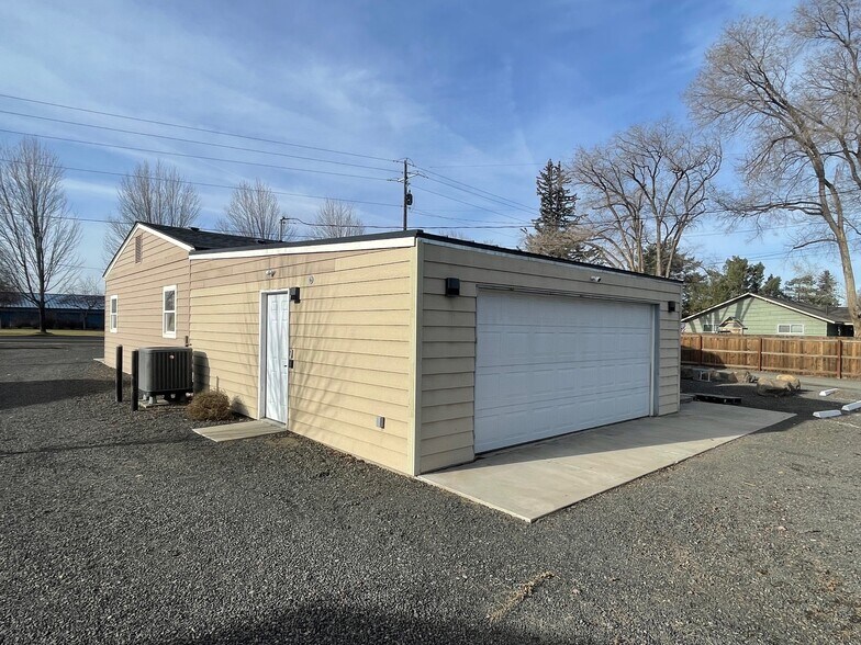 More Photos Of 3070 NW Canal Blvd, Redmond Land For Lease