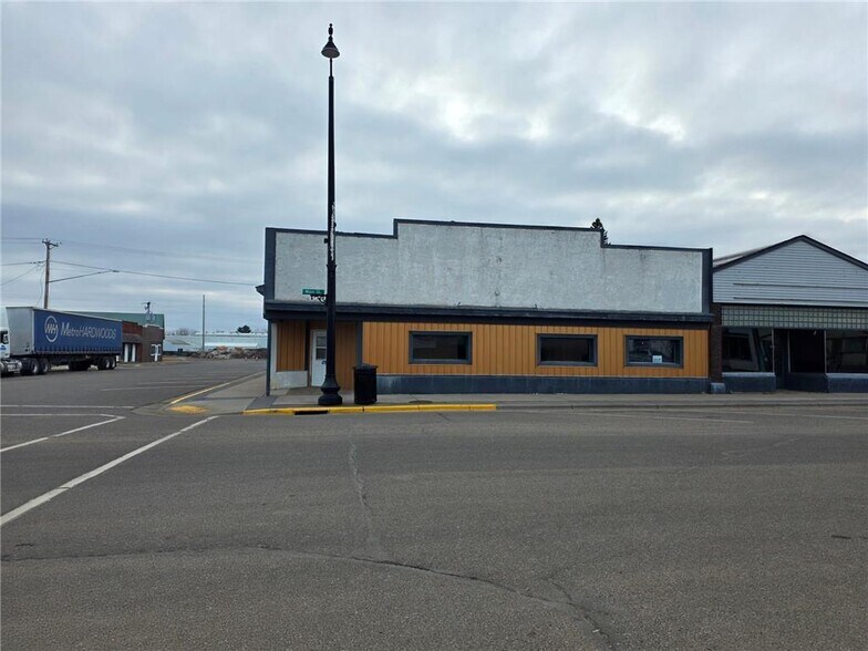 Primary Photo Of 129-131 S Main St, Luck Restaurant For Sale