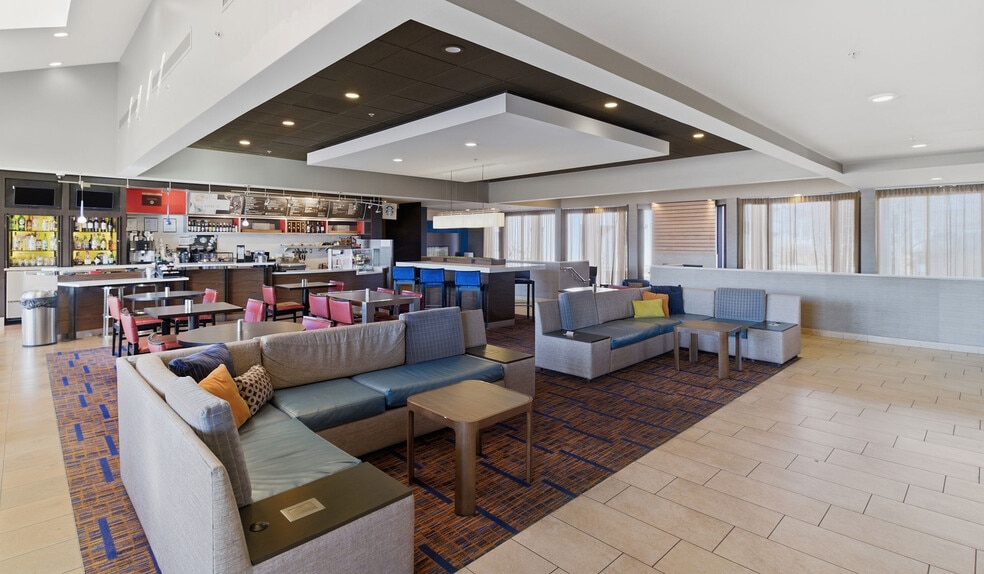 More Photos Of 7676 East State St, Rockford Hotel For Sale