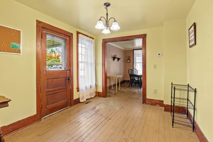 More Photos Of 54 S Main St, Magnetic Springs Restaurant For Sale