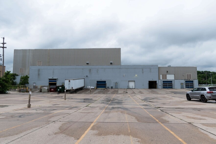 More Photos Of 20001 Euclid Ave, Euclid Warehouse For Lease