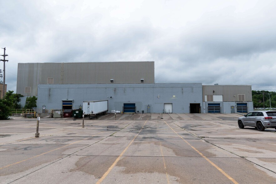 More Photos Of 20001 Euclid Ave, Euclid Warehouse For Lease