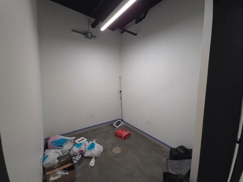 More Photos Of 7510 N Oak Trfy, Gladstone Apartments For Lease