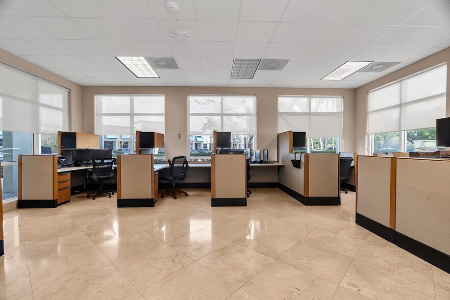 More Photos Of 1371 Sawgrass Corporate Pky, Sunrise Office For Sale