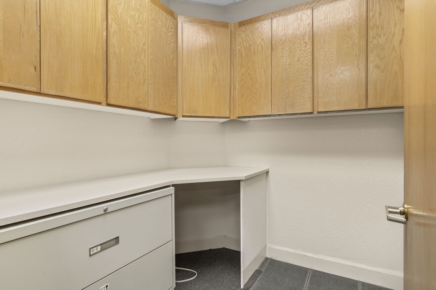 More Photos Of 13620 Lincoln Way, Auburn Office For Lease