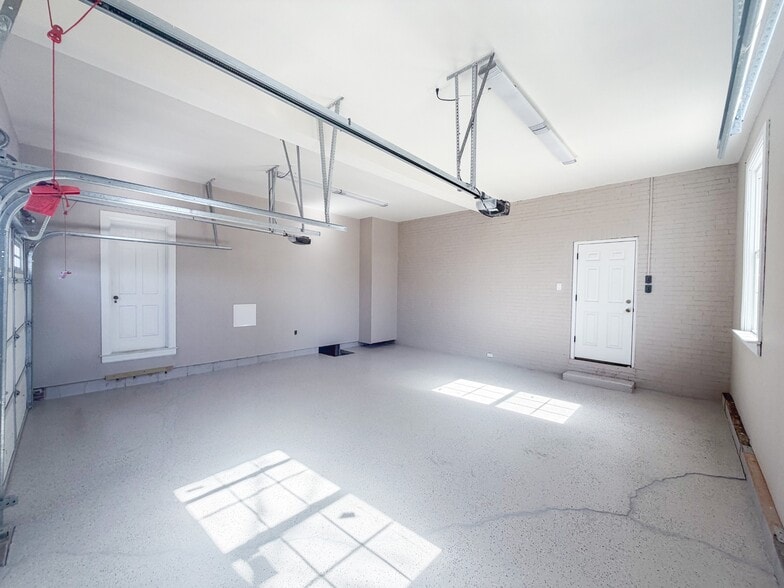 More Photos Of 621 E College St, Pulaski Hotel For Sale