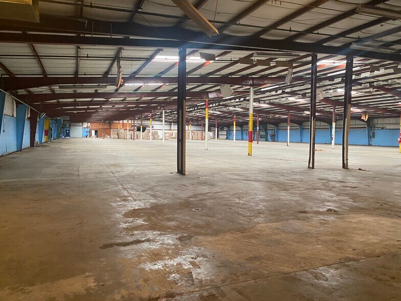More Photos Of 104 Parsonage St, Mc Rae Distribution For Lease