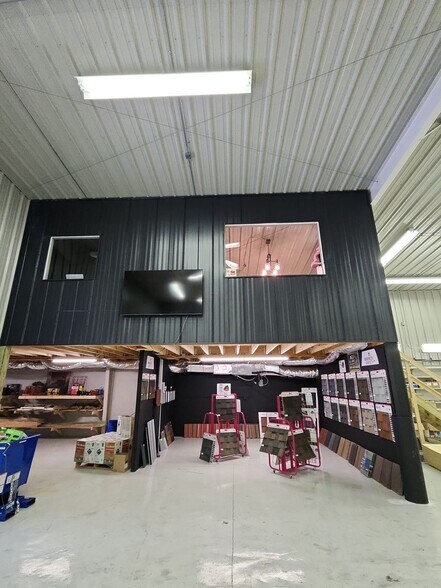 Primary Photo Of 6304 Tropicaire Blvd, North Port Showroom For Lease