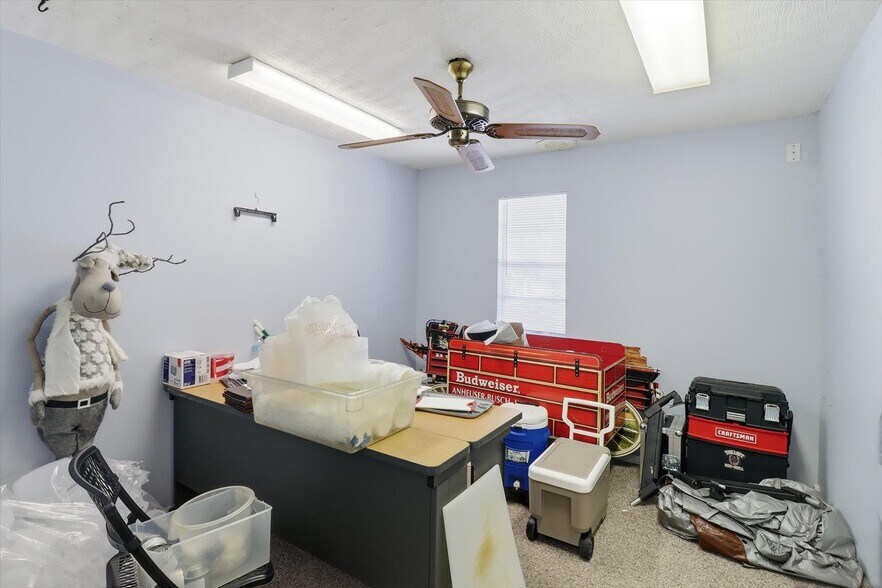 More Photos Of 823 NE 5th St, Crystal River Office For Sale